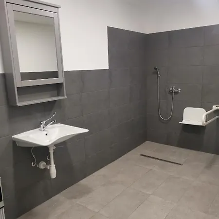 Podlovics Tanya Panzio * Kemecse