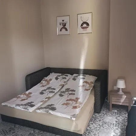 Podlovics Tanya Panzio *