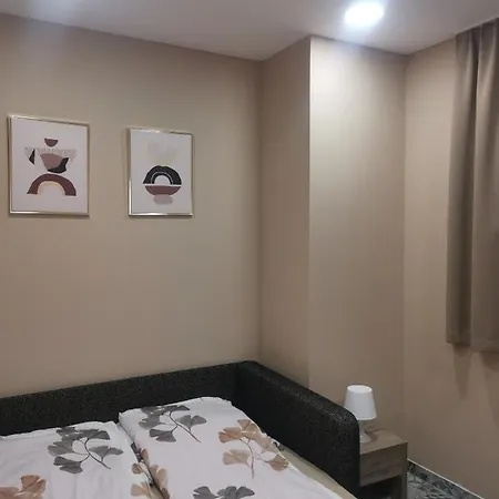 Podlovics Tanya Panzio * Kemecse