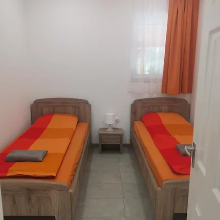 Podlovics Tanya Panzio Apartment Kemecse