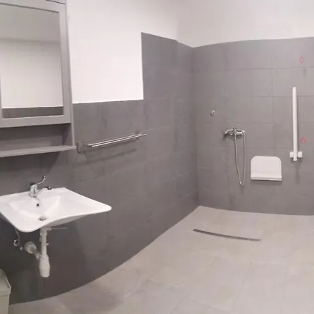 Podlovics Tanya Panzio