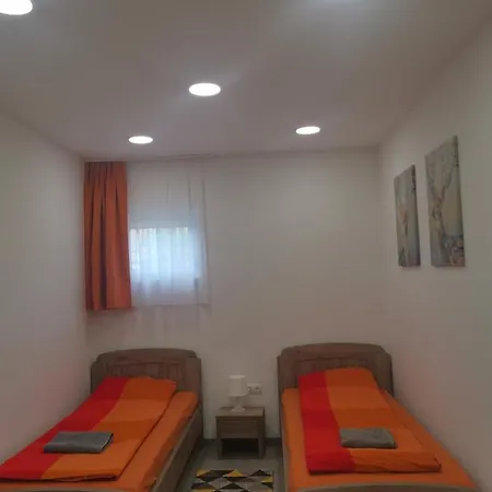 Podlovics Tanya Panzio *