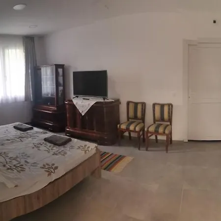 Podlovics Tanya Panzio * Kemecse