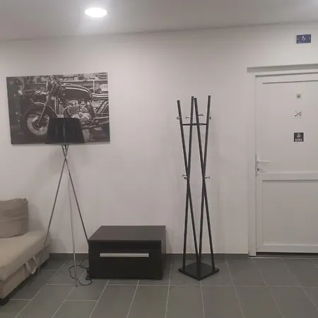 Apartment Podlovics Tanya Panzio *