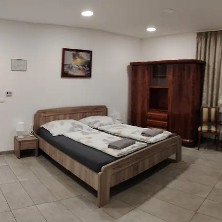 Podlovics Tanya Panzio Apartment Kemecse