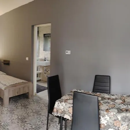 Apartment Podlovics Tanya Panzio