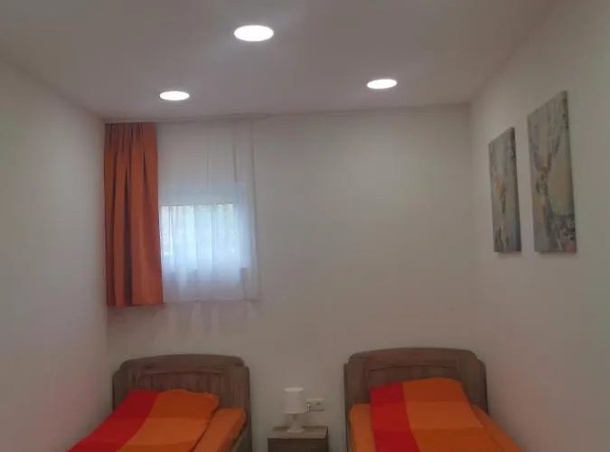 Podlovics Tanya Panzio *